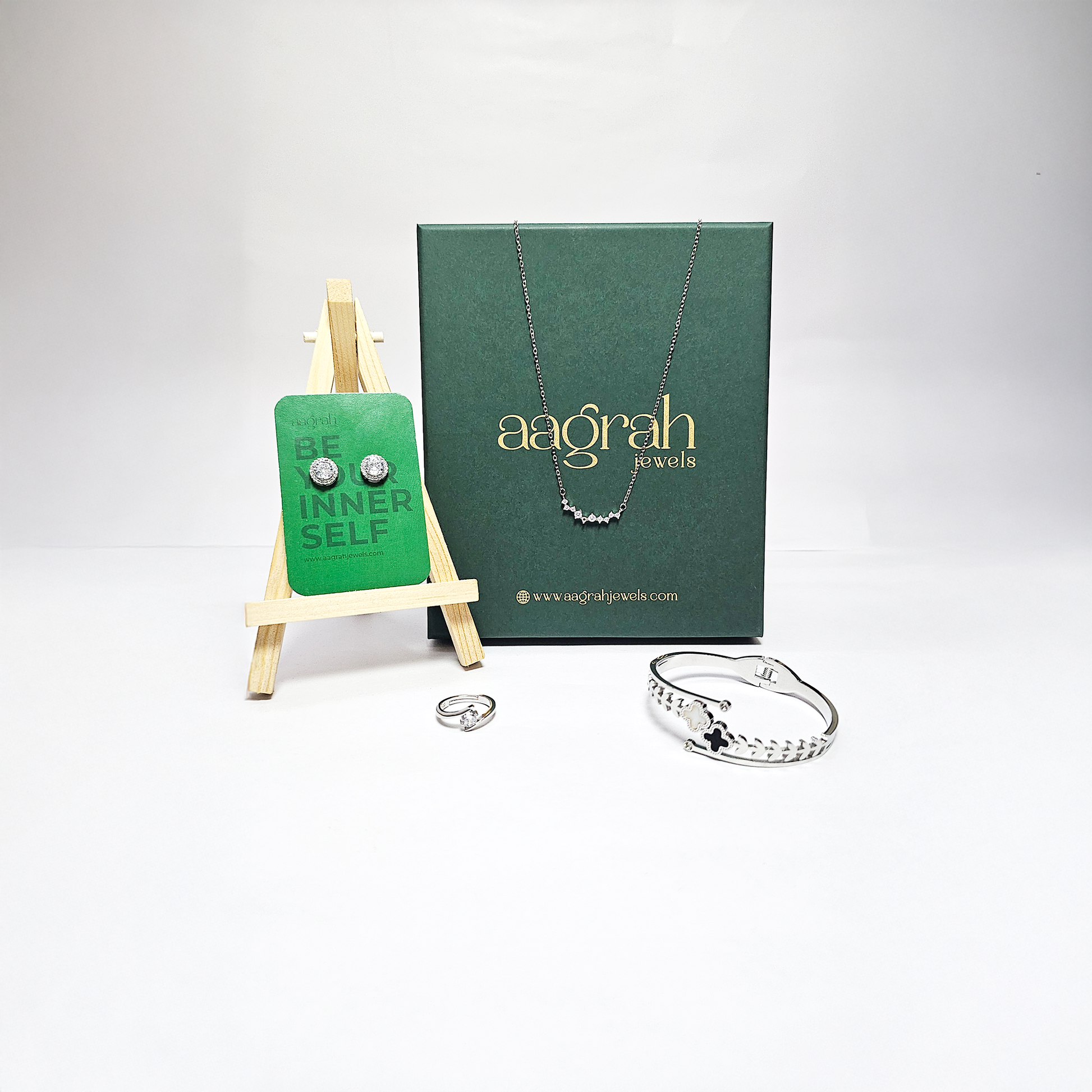 The Timeless Sparkle Jewellery Set - Aagrah Jewels™